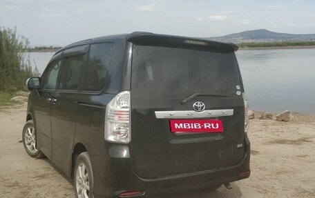 Toyota Voxy II, 2009 год, 1 400 000 рублей, 2 фотография