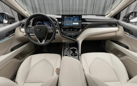 Toyota Camry, 2022 год, 3 690 000 рублей, 10 фотография