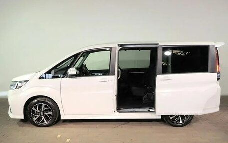 Honda Stepwgn IV, 2021 год, 2 045 000 рублей, 7 фотография