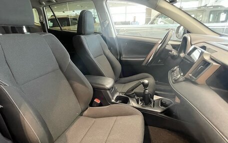 Toyota RAV4, 2019 год, 2 599 000 рублей, 14 фотография