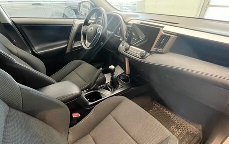 Toyota RAV4, 2019 год, 2 599 000 рублей, 15 фотография