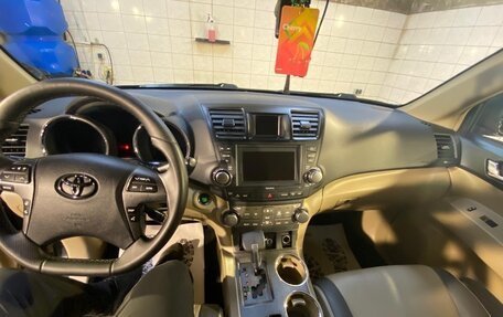 Toyota Highlander III, 2011 год, 2 250 000 рублей, 3 фотография
