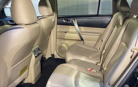Toyota Highlander III, 2011 год, 2 250 000 рублей, 17 фотография