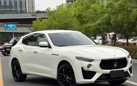 Maserati Levante I, 2022 год, 5 000 100 рублей, 3 фотография