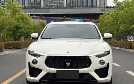 Maserati Levante I, 2022 год, 5 000 100 рублей, 2 фотография