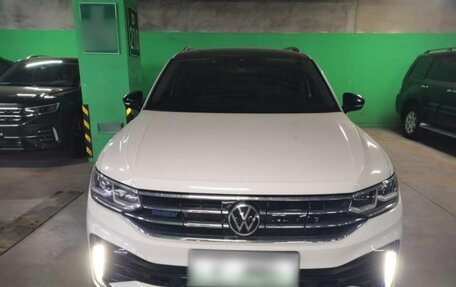 Volkswagen Tiguan II, 2022 год, 3 020 000 рублей, 3 фотография