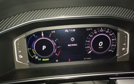 Volkswagen Tiguan II, 2022 год, 3 020 000 рублей, 7 фотография