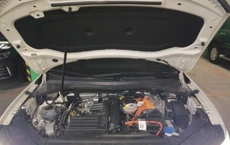 Volkswagen Tiguan II, 2022 год, 3 020 000 рублей, 4 фотография