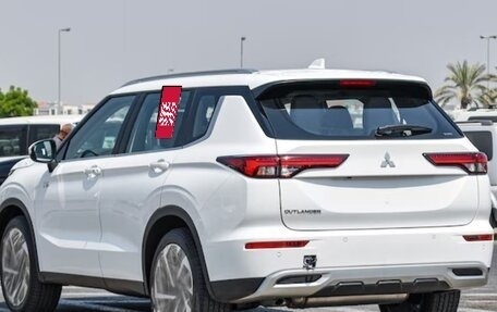 Mitsubishi Outlander, 2025 год, 3 990 000 рублей, 7 фотография