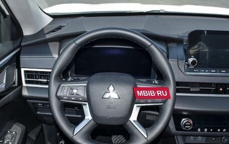 Mitsubishi Outlander, 2025 год, 3 990 000 рублей, 10 фотография