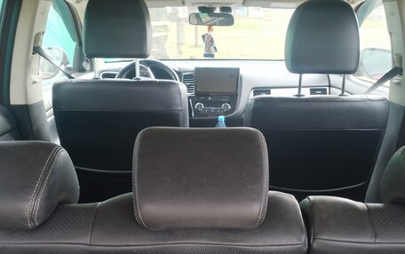 Mitsubishi Outlander III рестайлинг 3, 2014 год, 1 600 000 рублей, 8 фотография
