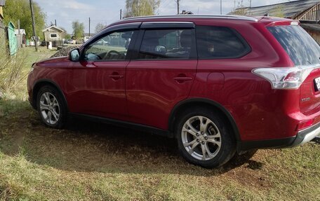 Mitsubishi Outlander III рестайлинг 3, 2014 год, 1 600 000 рублей, 5 фотография