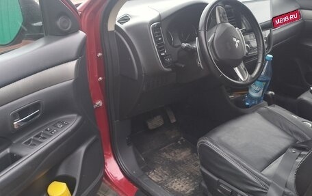 Mitsubishi Outlander III рестайлинг 3, 2014 год, 1 600 000 рублей, 7 фотография