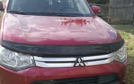 Mitsubishi Outlander III рестайлинг 3, 2014 год, 1 600 000 рублей, 2 фотография