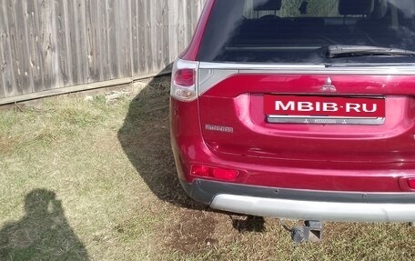 Mitsubishi Outlander III рестайлинг 3, 2014 год, 1 600 000 рублей, 4 фотография