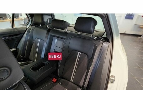 Volkswagen Golf VIII, 2024 год, 4 100 000 рублей, 7 фотография