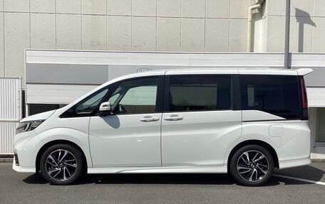 Honda Stepwgn, 2022 год, 1 795 000 рублей, 5 фотография