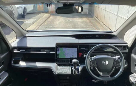 Honda Stepwgn, 2022 год, 1 795 000 рублей, 11 фотография