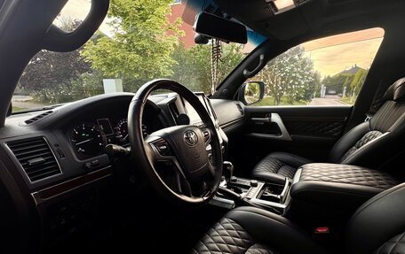 Toyota Land Cruiser 200, 2015 год, 5 640 000 рублей, 2 фотография