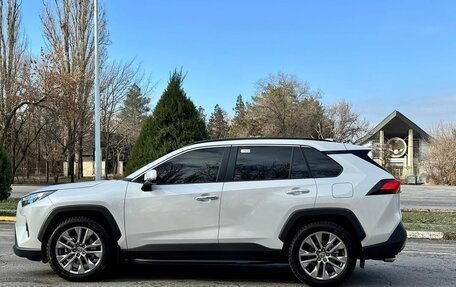 Toyota RAV4, 2022 год, 2 650 400 рублей, 5 фотография