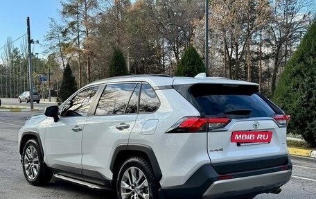 Toyota RAV4, 2022 год, 2 650 400 рублей, 3 фотография