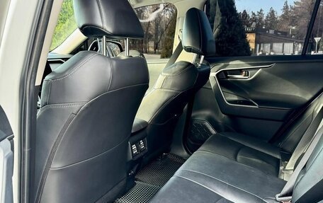 Toyota RAV4, 2022 год, 2 650 400 рублей, 8 фотография