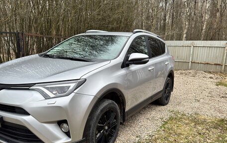 Toyota RAV4, 2017 год, 2 249 000 рублей, 2 фотография