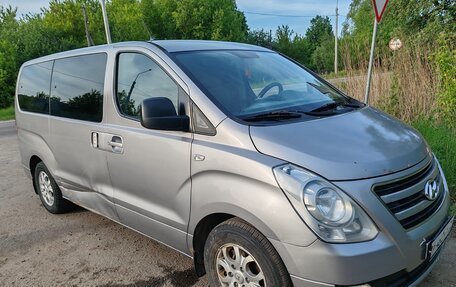 Hyundai H-1 II рестайлинг, 2012 год, 1 000 000 рублей, 4 фотография