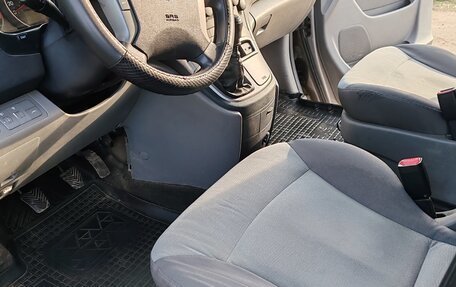 Hyundai H-1 II рестайлинг, 2012 год, 1 000 000 рублей, 16 фотография