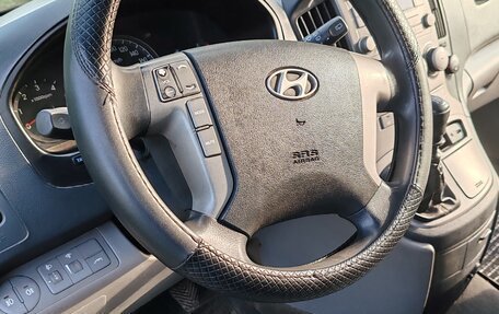 Hyundai H-1 II рестайлинг, 2012 год, 1 000 000 рублей, 17 фотография