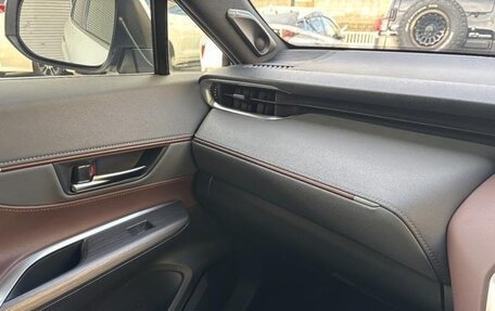 Toyota Harrier, 2022 год, 2 150 000 рублей, 19 фотография