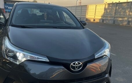 Toyota C-HR I рестайлинг, 2019 год, 2 750 000 рублей, 2 фотография