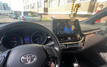 Toyota C-HR I рестайлинг, 2019 год, 2 750 000 рублей, 13 фотография