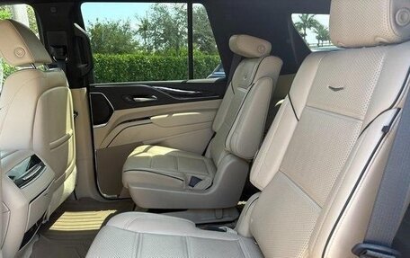 Cadillac Escalade V, 2022 год, 11 725 000 рублей, 13 фотография
