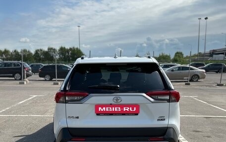 Toyota RAV4, 2021 год, 3 100 000 рублей, 8 фотография