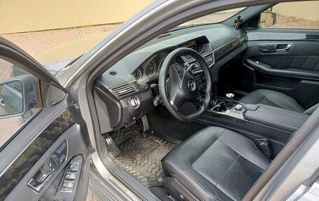 Mercedes-Benz E-Класс, 2010 год, 2 500 000 рублей, 9 фотография