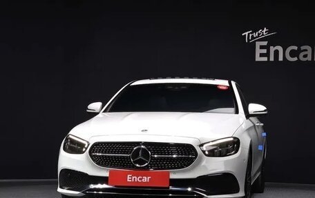 Mercedes-Benz E-Класс, 2022 год, 3 233 000 рублей, 3 фотография
