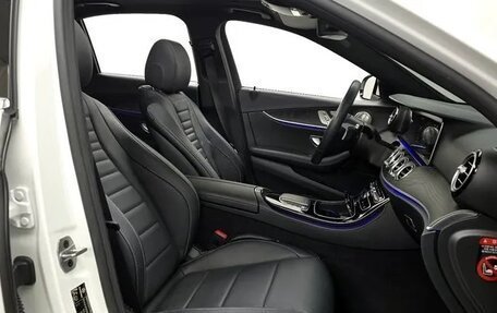 Mercedes-Benz E-Класс, 2022 год, 3 233 000 рублей, 9 фотография
