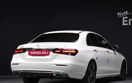 Mercedes-Benz E-Класс, 2022 год, 3 233 000 рублей, 2 фотография