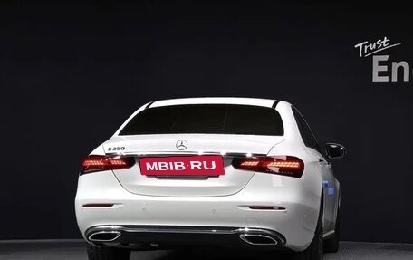 Mercedes-Benz E-Класс, 2022 год, 3 233 000 рублей, 4 фотография