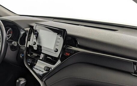 Toyota Camry, 2021 год, 3 200 000 рублей, 2 фотография