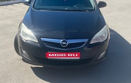 Opel Astra J, 2010 год, 570 000 рублей, 2 фотография