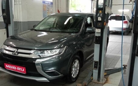 Mitsubishi Outlander III рестайлинг 3, 2018 год, 1 950 000 рублей, 1 фотография