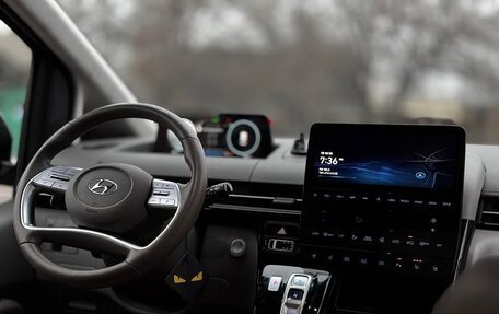 Hyundai Staria, 2022 год, 3 820 000 рублей, 5 фотография