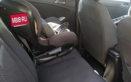 Hyundai Solaris II рестайлинг, 2013 год, 700 000 рублей, 8 фотография