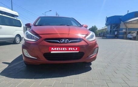 Hyundai Solaris II рестайлинг, 2013 год, 700 000 рублей, 17 фотография