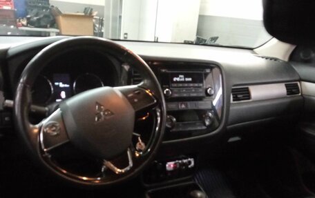 Mitsubishi Outlander III рестайлинг 3, 2018 год, 1 950 000 рублей, 5 фотография