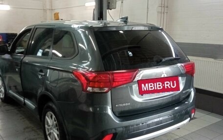 Mitsubishi Outlander III рестайлинг 3, 2018 год, 1 950 000 рублей, 4 фотография