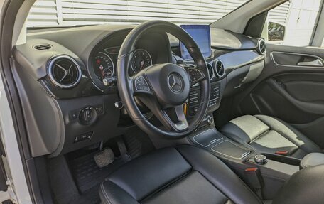 Mercedes-Benz B-Класс, 2017 год, 1 600 000 рублей, 16 фотография