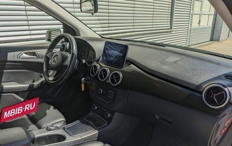 Mercedes-Benz B-Класс, 2017 год, 1 600 000 рублей, 29 фотография